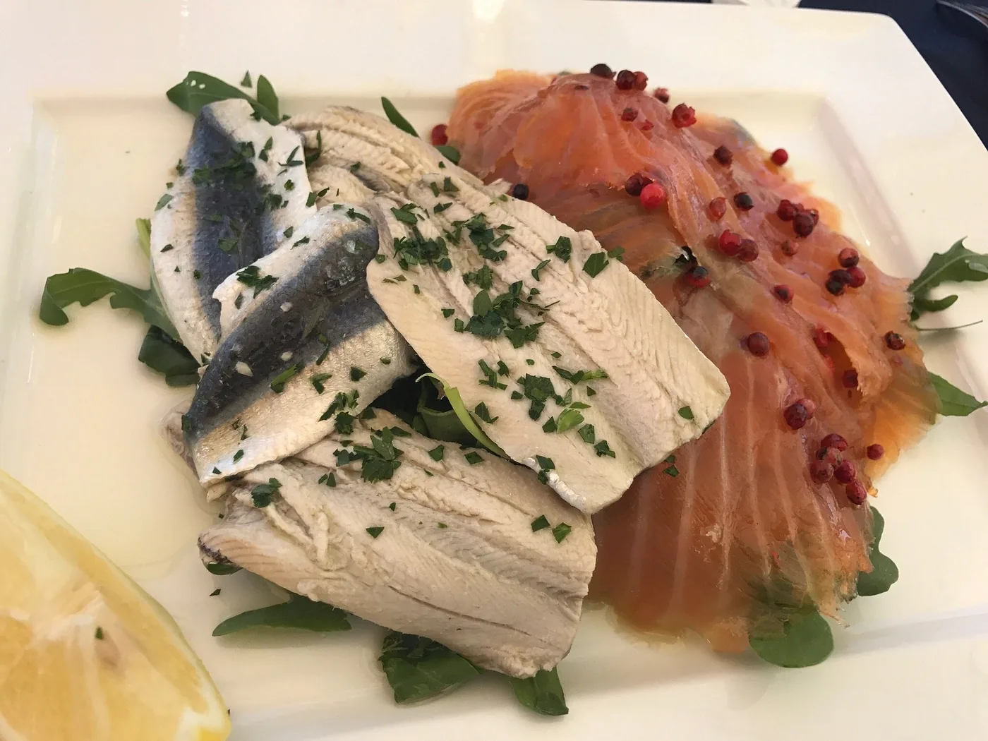 Antipasto de poisson de l’Adriatique servi au restaurant